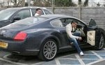 O singelo Bentley Continental GT, de R$945 mil foi adquirido pelo jogador quando ainda atuava pelo Manchester United, em 2008.