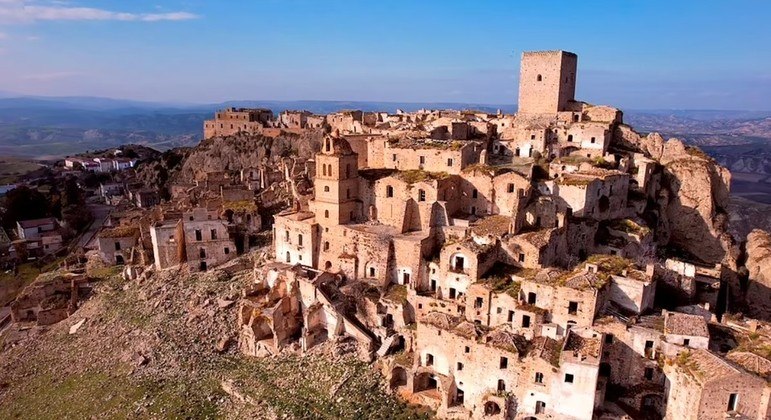 Com drone, exploradores fazem vídeo impressionante de cidade