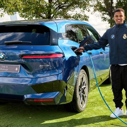 Rodrygo preferiu se destacar e foi o único que escolheu a iX azul