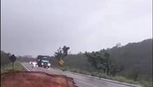 Rodovia que dá acesso à Chapada é liberada após cratera engolir carro