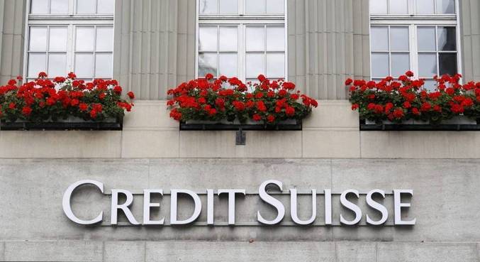 Ações do Credit Suisse chegaram a cair 11,5% nesta segunda-feira (3)