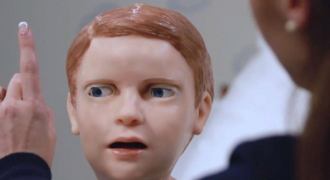 O robô é capaz de fazer movimentos oculares 