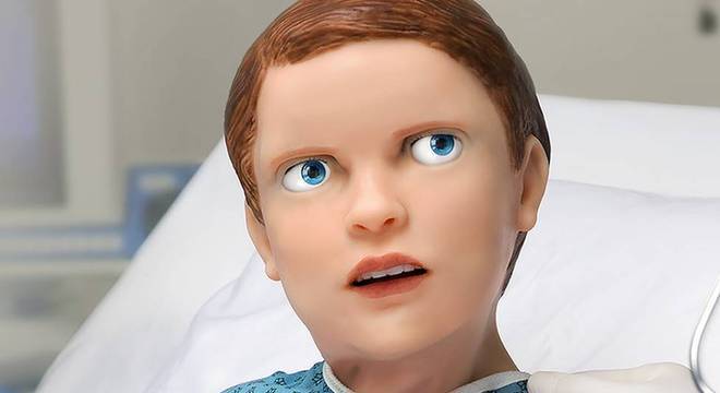 Hal expressa emoções como curiosidade e medo 