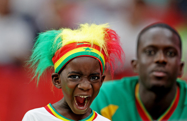 Criança senegalesa vê pela primeira vez seu país nas oitavas de final de uma Copa