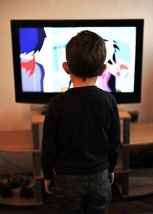 Estudos revelam os riscos de assistir a conteúdos violentos na infância