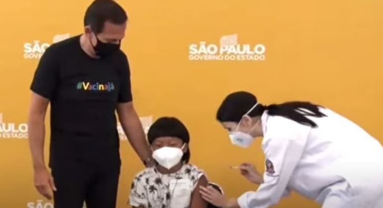 Criança indígena é a 1º imunizado contra a Covid-19 em São Paulo