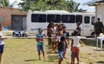 Crianças brincam em espaço social de Rio Preto da Eva (AM). Toda semana, meninos e meninas lota o espaço para se divertir em conjunto