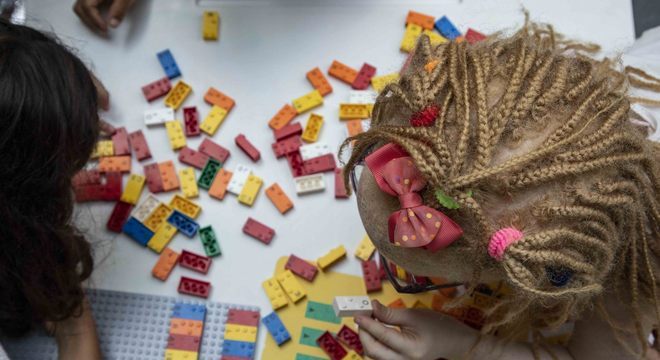 Projeto Lego Braile Bricks usa as letras e números do alfabeto Braile