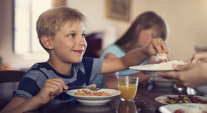 Vários estudos avaliam o risco do consumo de certos alimentos para a saúde