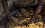 Ativistas e ambientalistas denunciam um'ecocídio' pela exploração mineira no sul da Venezuela, além dapresença, na região, de traficantes de drogas, guerrilheiros e paramilitares, que frequentemente se enfrentam