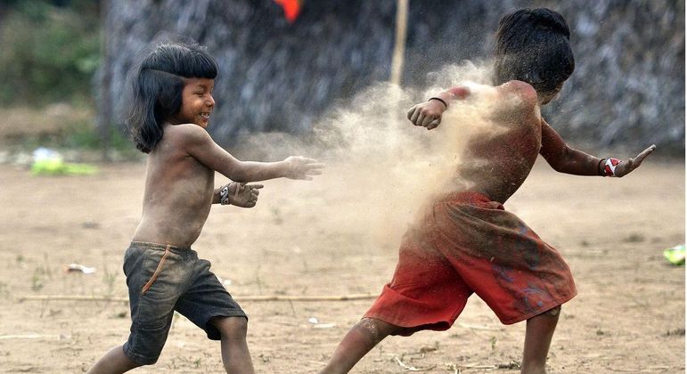 Crianças na Terra Indígena Yanomami, em Roraima