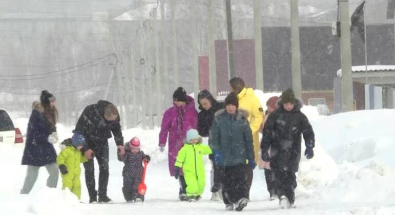 Crianças transferidas para a Rússia estão sendo cuidadas, temporariamente, por famílias voluntárias