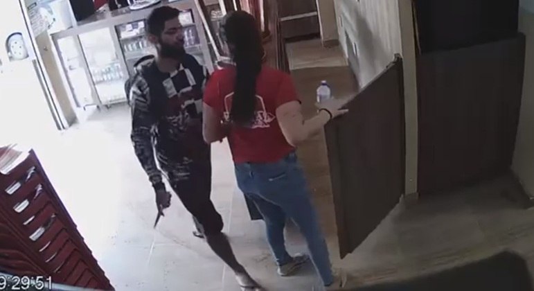 Câmera de segurança no estabelecimento registrou o crime, em Vicente Pires (DF)