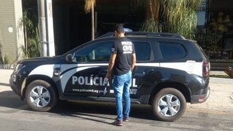 Polícia cumpre mandado em flat de influenciador suspeito de crimes sexuais na Grande BH