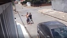 Vídeo: criminoso intimida crianças e aponta arma para cachorro 