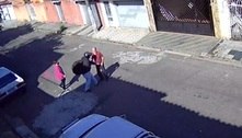 Vídeo: ladrão rouba casal de idosos em 'saidinha de banco' na Grande SP