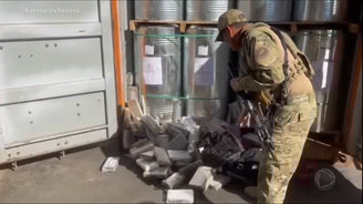 PR: criminosos clonam lacres de contêineres para embarcar cocaína (Reprodução / Record TV)