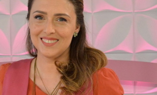 Cristiane Cardoso revela por que a exclusividade é um dos maiores benefícios do casamento; assista! (Demetrio Koch/Record TV)