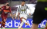 O português Cristiano Ronaldo marcou um dos gols — em cobrança de pênalti — no empate da Juventus com a Roma, neste domingo (27), pelo Campeonato Italiano. A Juve teve um jogador expulso e estava em desvantagem no placarMesmo com dez, mas com o CR7, a Juve arranca um empate à Roma