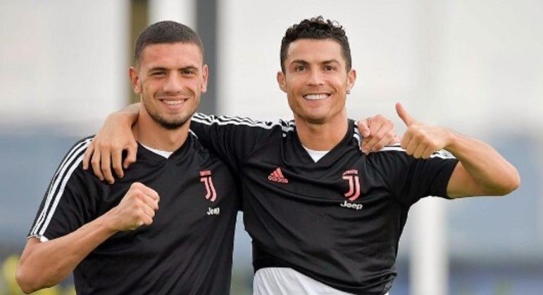 Cristiano Ronaldo e Merih Demiral atuaram juntos na Juventus
