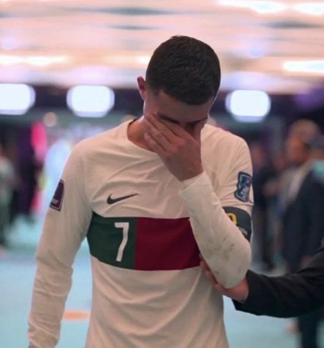 A última imagem de Cristiano Ronaldo, chorando, pela eliminação e vaias, chocou Messi