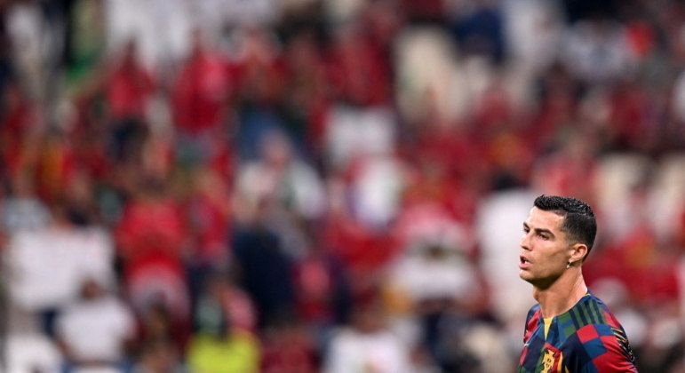 Cristiano Ronaldo aquece para o jogo contra o Uruguai