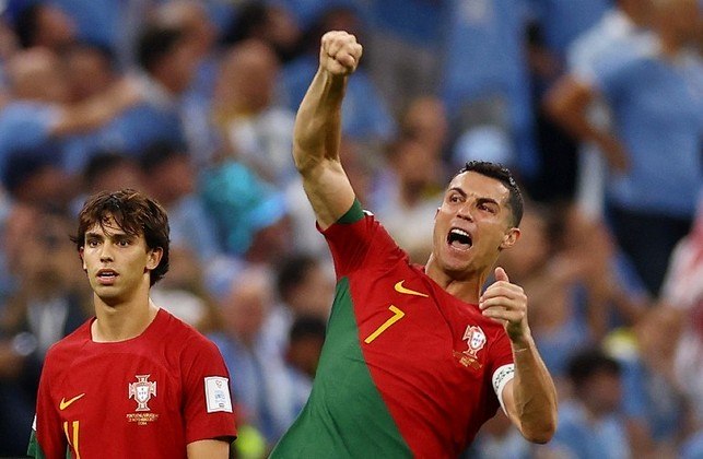Para não dizer que não falamos dele, Cristiano Ronaldo deixou mais um. Afinal, ele é o único jogador a marcar em cinco edições de MundiaisNão saia daí! Portugal vence Uruguai por 2 a 0 e garante vaga nas oitavas da Copa