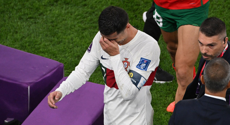 Cristiano Ronaldo não conteve as lágrimas depois de ser eliminado com Portugal