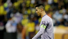 Cristiano Ronaldo sai de campo furioso após derrota do Al Nassr e chuta garrafas; assista