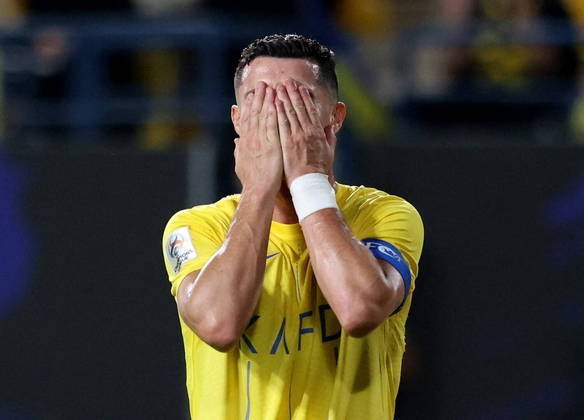 No fim do ano passado, após ser eliminado por Marrocos na Copa do Mundo do Catar, a carreira de CR7 dava todos os sinais de que estava prestes a acabar. O jogador, além de fechar com o futebol saudita, havia perdido a titularidade de sua seleção, sendo preterido por Gonçalo Ramos, 16 anos mais novo que ele