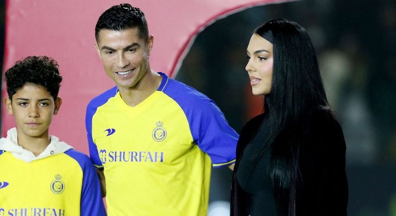Georgina Rodríguez esteve na apresentação de Cristiano Ronaldo no Al Nassr
