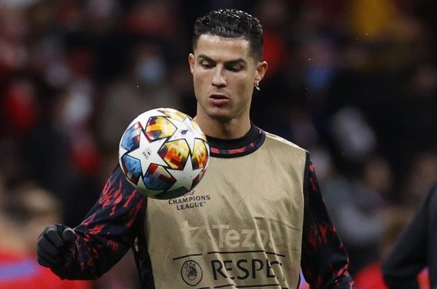 Jorge Mendes ainda tem informado aos interessados que o atleta estaria disposto a baixar seu salário anual de 30 milhões para 10 milhões de euros (cerca de R$ 56 milhões)