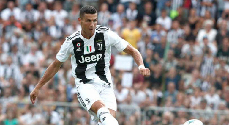 Cristiano Ronaldo - Do Real Madrid para a Juventus (2018) - Valor: €117 milhões - Após se tornar uma lenda no Real Madrid, resgatando os títulos dos Merengues e virando talvez o maior jogador da história do clube, CR7 foi para a Juventus na busca de novos desafios e para elevar o nível da equipe italiana