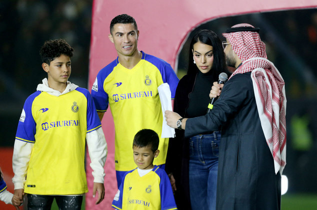 VEJA TAMBÉM: Sem residência permanente, CR7 vive em suíte luxuosa de dois andares na Arábia Saudita