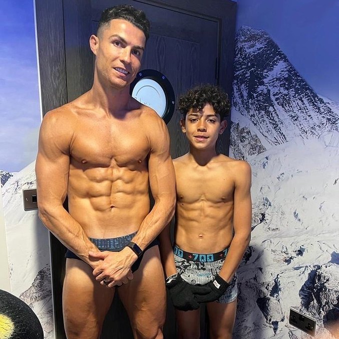 CRISTIANO RONALDO JR FAZ GOLAÇO E IMITA O PAI 