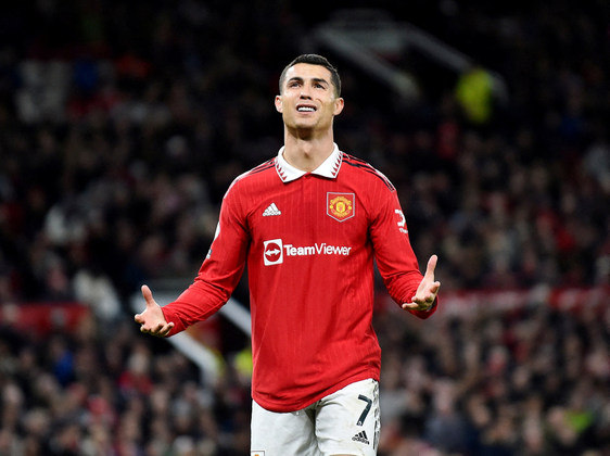 Baixo desempenho no Manchester UnitedEm agosto de 2021, CR7 foi contratado pelo clube inglês por R$ 91 milhões. Na temporada de reestreia, marcou 24 gols e fez atuações medianas. O que estava bom piorou drasticamente em 2022. Até o período pré-Copa, o jogador fez 16 jogos pelo United e marcou apenas três gols