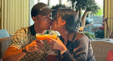 "Um brinde ao amor", escreveu Cristiano Ronaldo em foto apaixonada com Georgina
