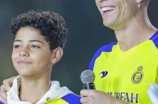 Cristiano Ronaldo Júnior - O filho mais velho do atacante português, de 13 anos, está na base do Al-Nassr, mesmo clube do pai. Além de carregar o mesmo nome, o adolescente atua na posição de CR7.  - Foto: Reprodução/Instagram