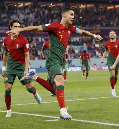 CRISTIANO RONALDO - O português está disputando sua quinta Copa do Mundo, antes de 2022, jogou os mundiais de 2006, 2010, 2014 e 2018. A melhor colocação que CR7 alcançou com a seleção portuguesa foi em 2006, quando foi eliminado na semifinal. Atualmente, Portugal está nas oitavas de final da Copa do Qatar.