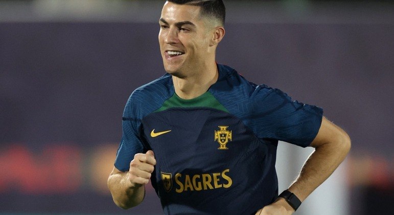Cristiano Ronaldo participa de treino da seleção portuguesa no Catar