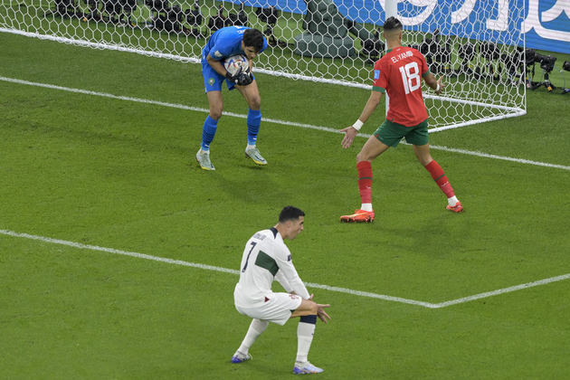 Cristiano Ronaldo reclama por não receber passe em lance de ataque