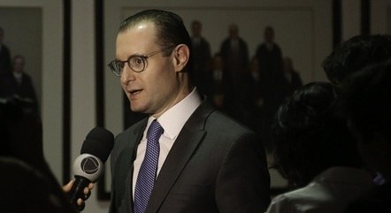 Zanin durante coletiva após registro de candidatura de Lula
