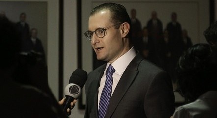 Cristiano Zanin durante entrevista à Record TV