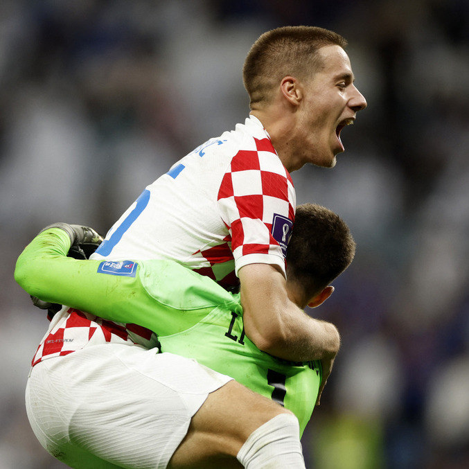 Pašalić foi o último cobrador da Croácia e acertou a cobrança; o goleiro croata Livaković defendeu três pênaltis do Japão
