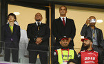Carregou aí? Os campeões do mundo Roberto Carlos e Rivaldo assistem ao jogo diretamente do camarote em Doha