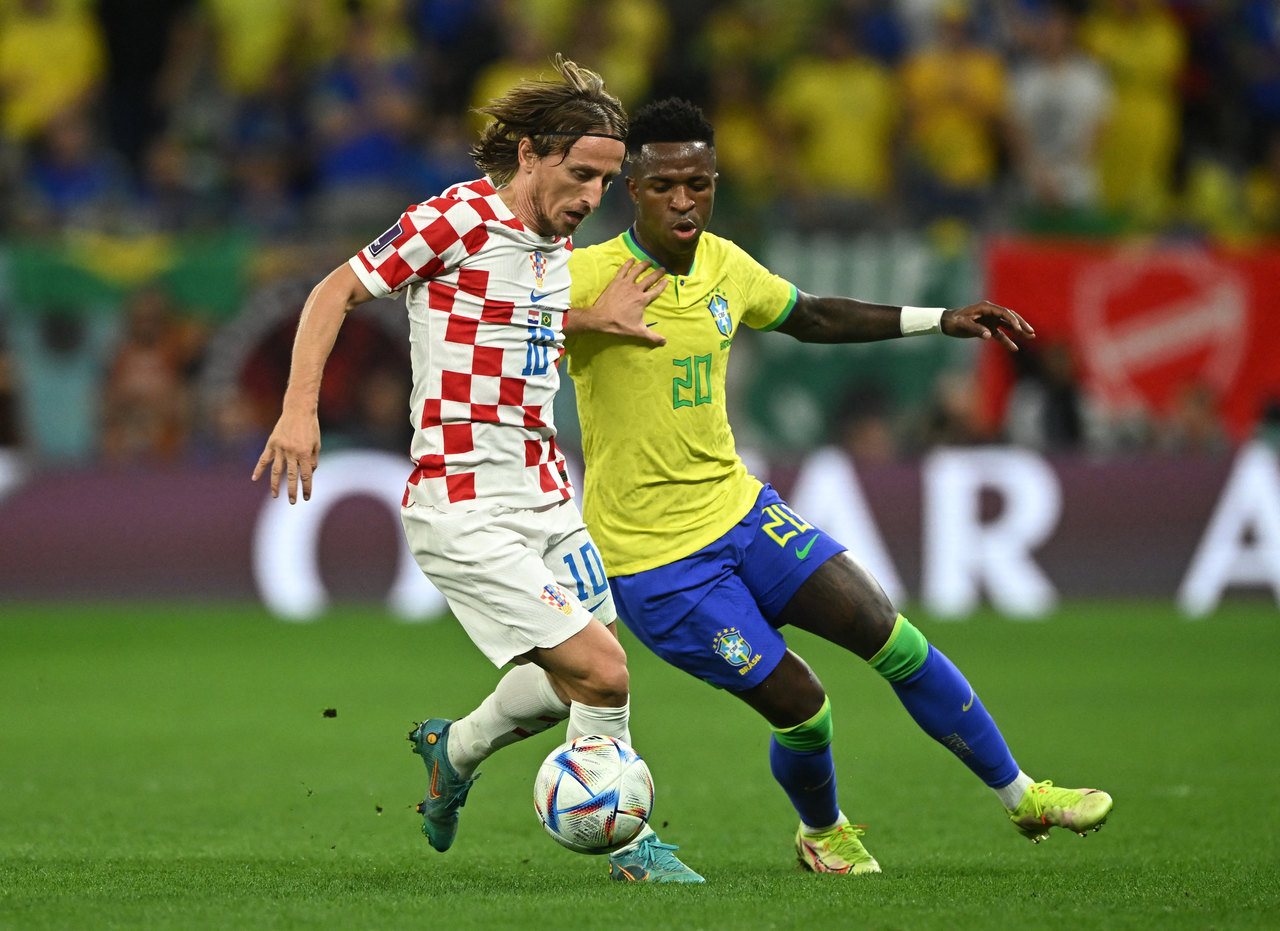 Com dois gols de Richarlison, Brasil vence Sérvia no primeiro jogo