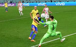 A seleção brasileira tentou, mas parou no goleiro croata, Livakovic