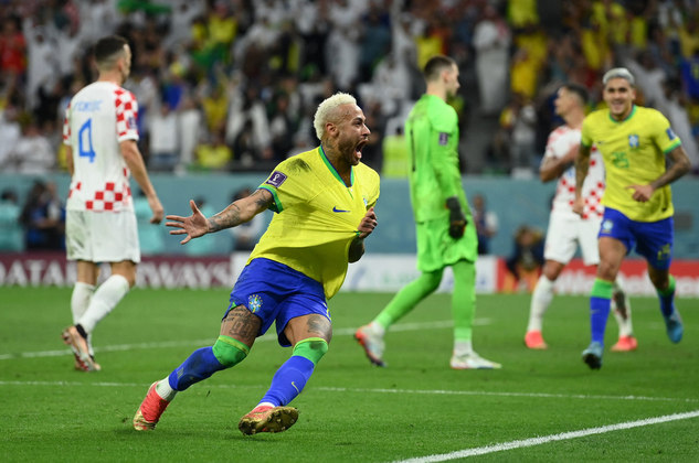 GOL DO BRASIL! Neymar limpou o goleiro e mandou para o fundo da rede