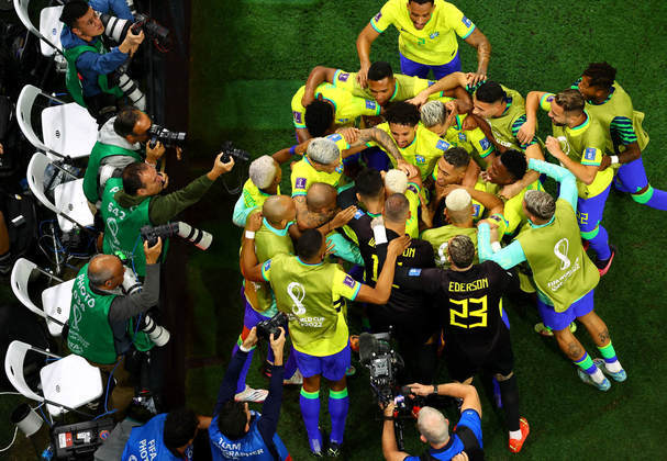 Seleção brasileira vibrou muito com o gol do camisa 10. Brasil na frente!