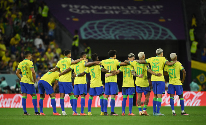 As equipes estão perfiladas e prontas para bater